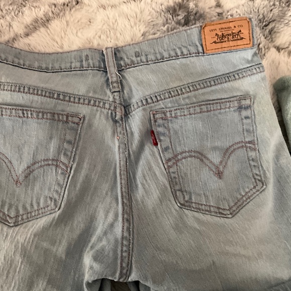 RARE FIND, VINTAGE BLUE DENIM LEVI’S SHORTS, SIZE 6 - Picture 2 of 6